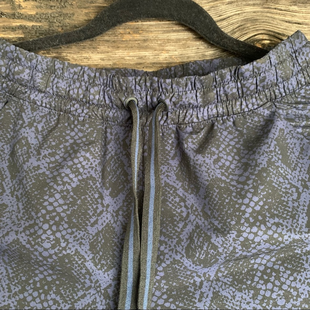 Athleta Printed Brooklyn Jogger Blue Python
NWOT - Picture 4 of 11